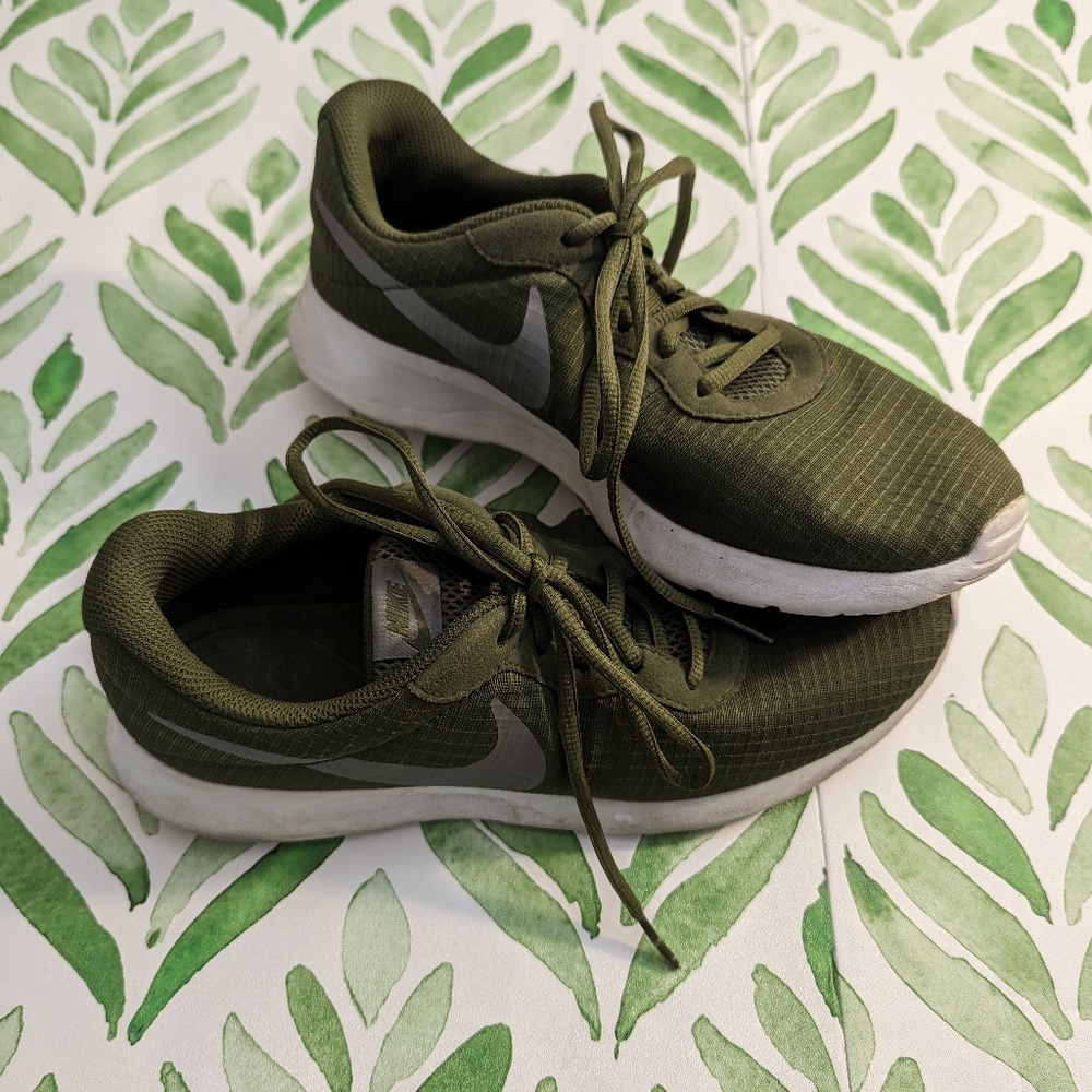 Nike Tanjun Green Running Shoe